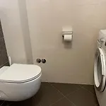 Spacious Modern Close To The