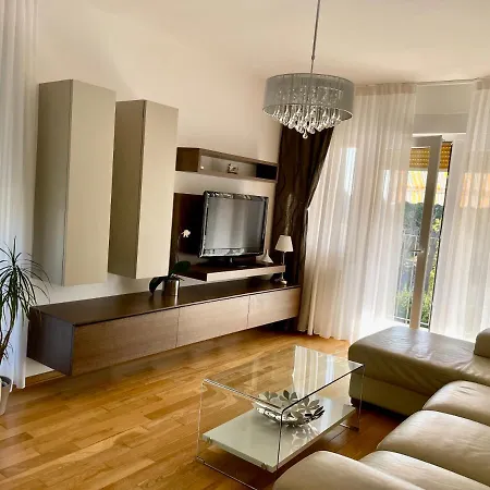 Διαμέρισμα Spacious Modern Close To The *