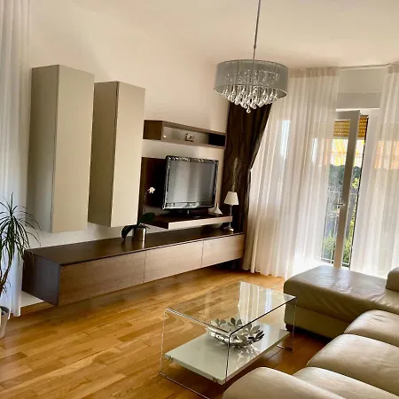 Apartman Spacious Modern Close To The *