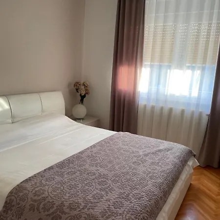 Spacious Modern Close To The Πούλα