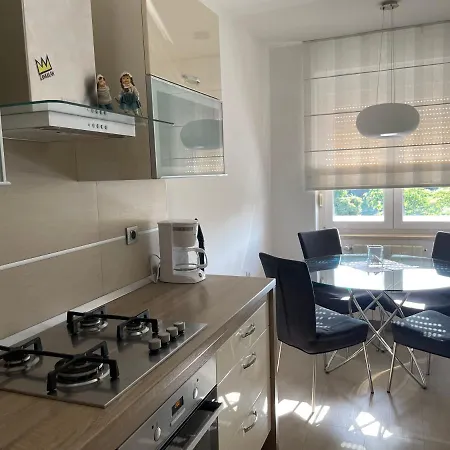 Apartman Spacious Modern Close To The